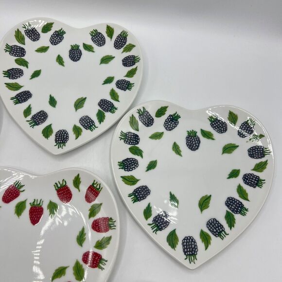 Williams Sonoma Berry Heart Shaped Plates Fruit Dessert Snack Japan 7" Set Of 6 - Picture 4 of 10
